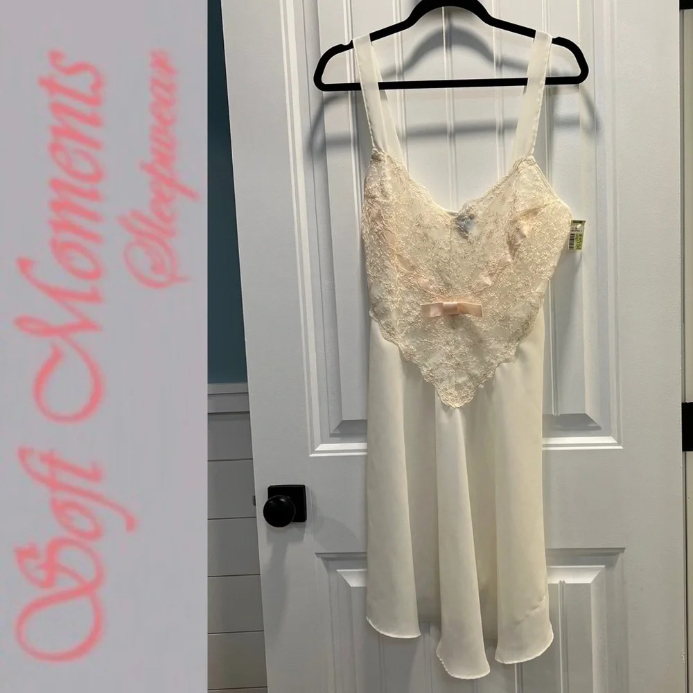Soft‎ Moments Short Cream Colored Lace
and Satin Nightie. Size Large. NWT.